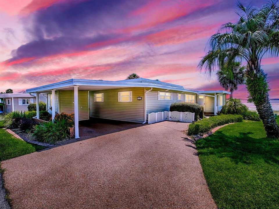 Под контрактом: $249,000 (2 спален, 2 ванн, 1168 Квадратных фут)