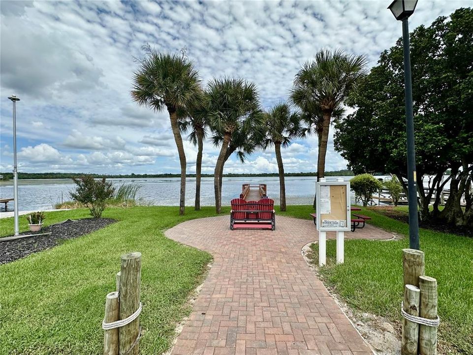 Под контрактом: $249,000 (2 спален, 2 ванн, 1168 Квадратных фут)