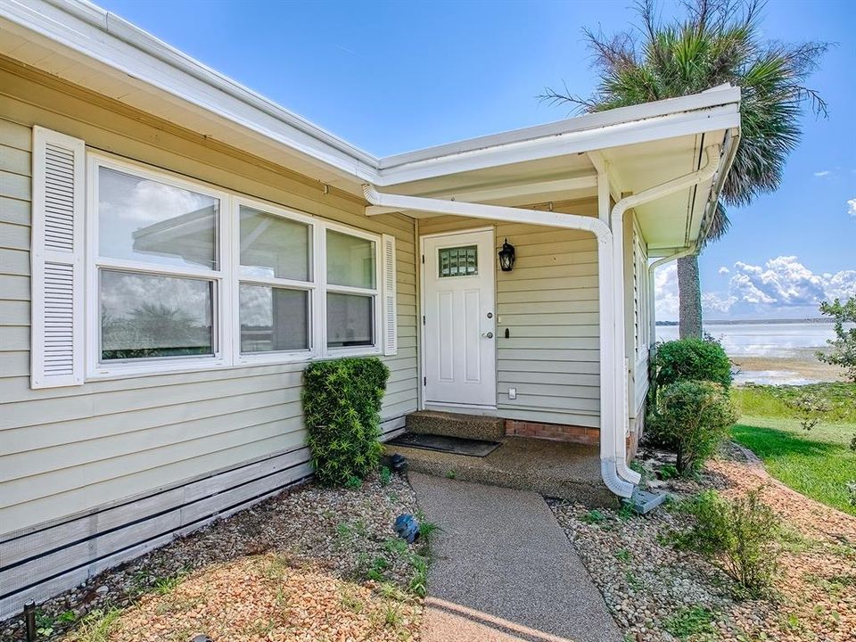 Под контрактом: $249,000 (2 спален, 2 ванн, 1168 Квадратных фут)