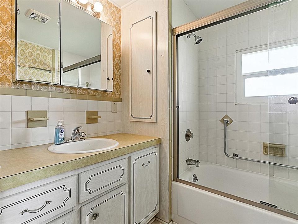 Под контрактом: $249,000 (2 спален, 2 ванн, 1168 Квадратных фут)