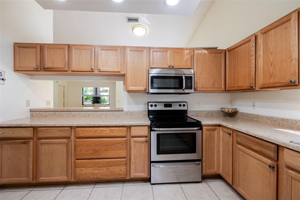For Sale: $209,999 (2 beds, 2 baths, 1078 Square Feet)