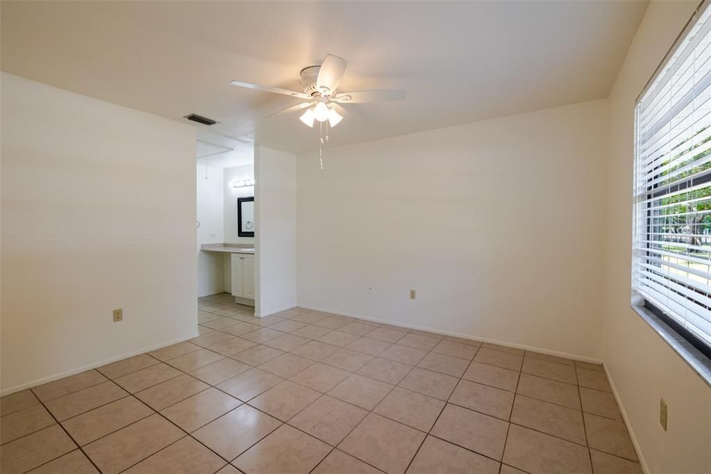 For Sale: $209,999 (2 beds, 2 baths, 1078 Square Feet)