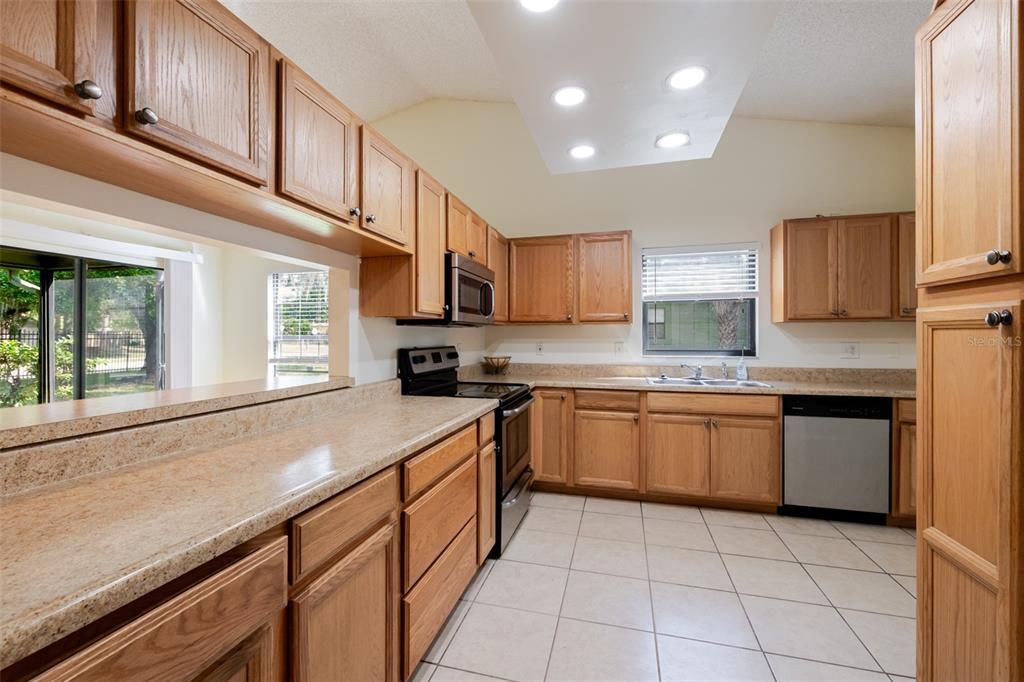 For Sale: $209,999 (2 beds, 2 baths, 1078 Square Feet)