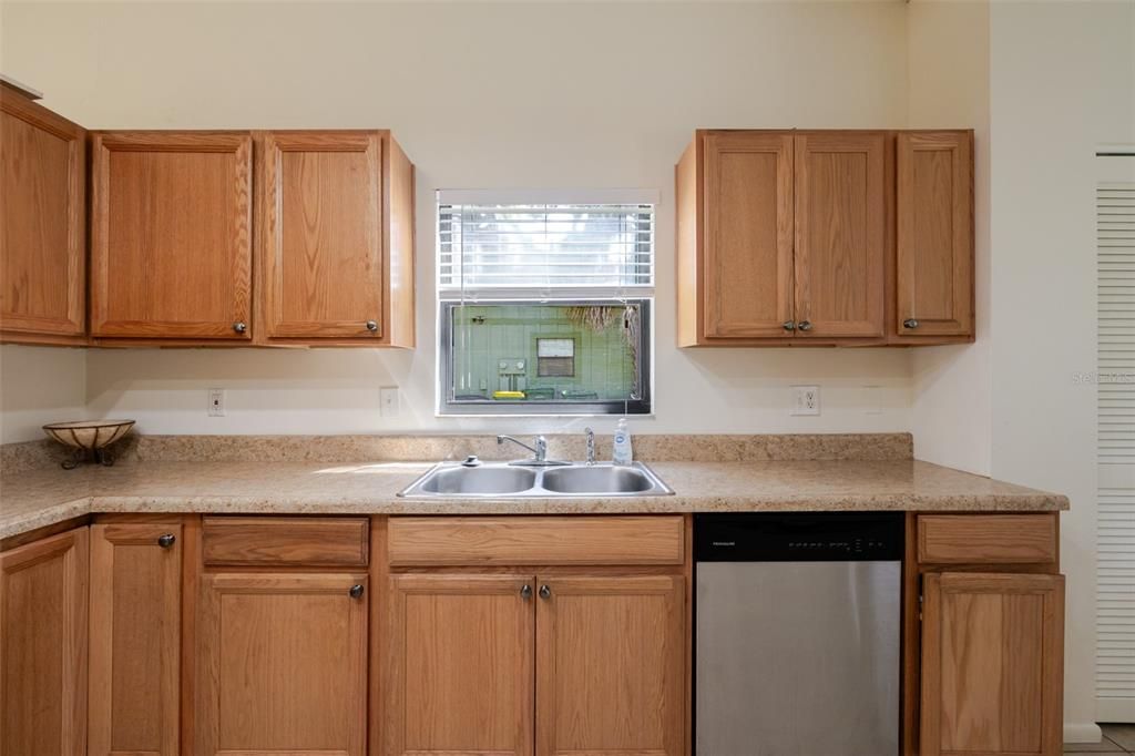 For Sale: $209,999 (2 beds, 2 baths, 1078 Square Feet)