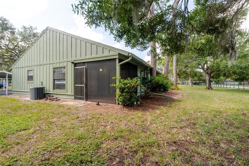 For Sale: $209,999 (2 beds, 2 baths, 1078 Square Feet)