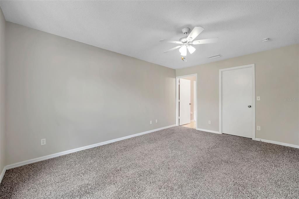 For Sale: $319,900 (3 beds, 2 baths, 1214 Square Feet)