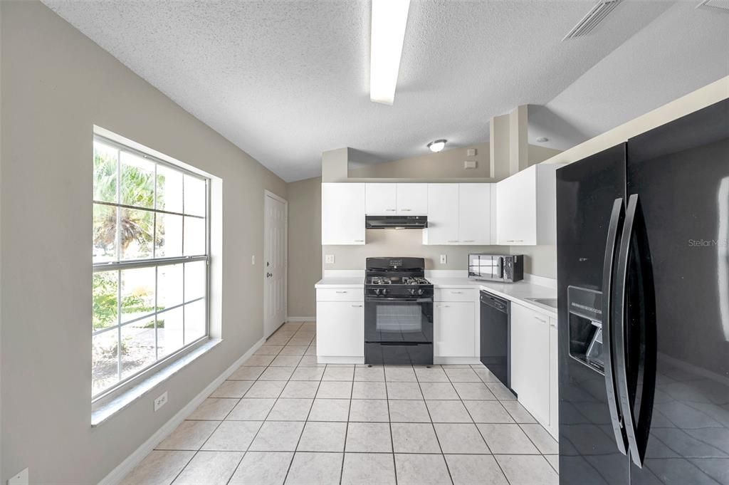 For Sale: $319,900 (3 beds, 2 baths, 1214 Square Feet)