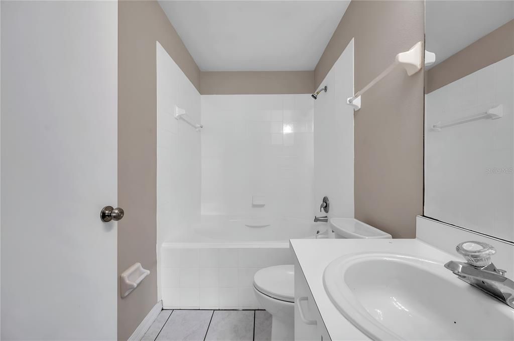 For Sale: $319,900 (3 beds, 2 baths, 1214 Square Feet)