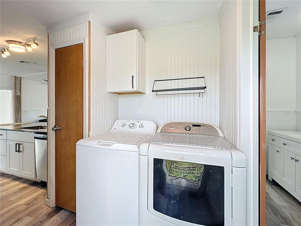 合同活跃: $169,900 (2 贝兹, 2 浴室, 1152 平方英尺)