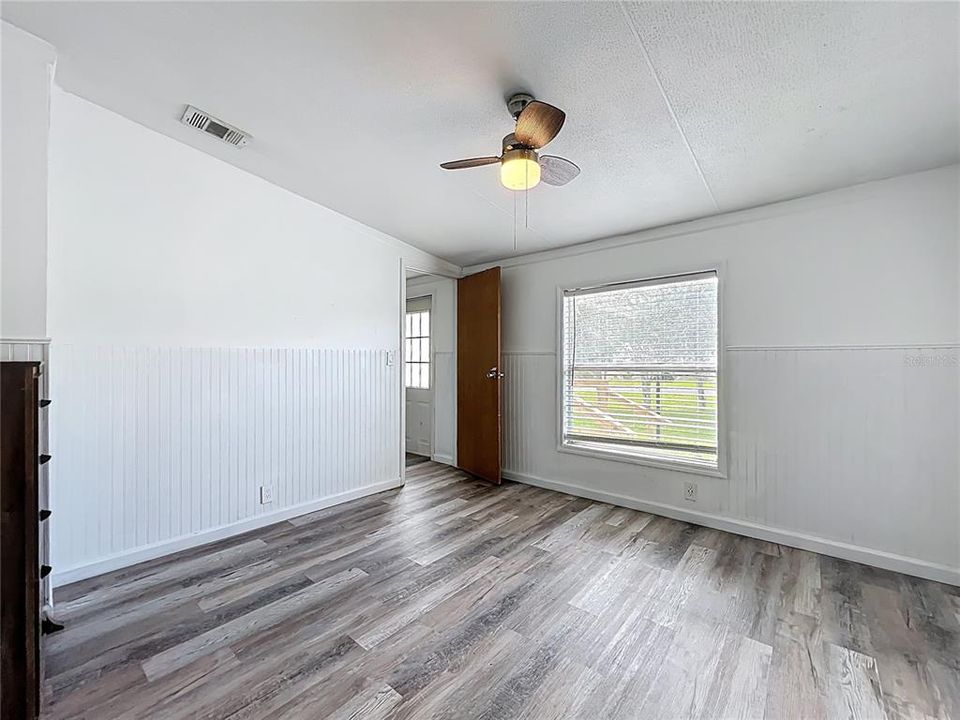 合同活跃: $169,900 (2 贝兹, 2 浴室, 1152 平方英尺)