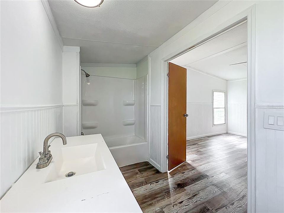 合同活跃: $169,900 (2 贝兹, 2 浴室, 1152 平方英尺)