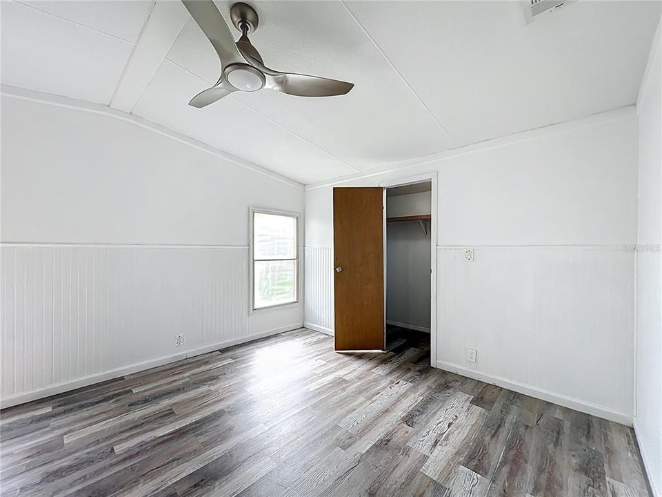 合同活跃: $169,900 (2 贝兹, 2 浴室, 1152 平方英尺)