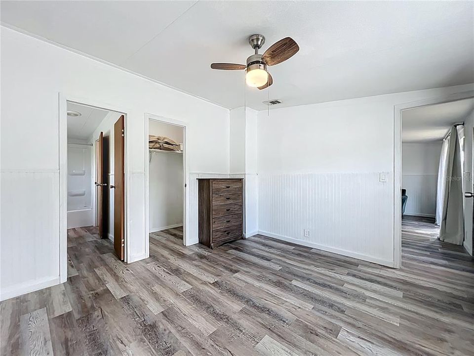 合同活跃: $169,900 (2 贝兹, 2 浴室, 1152 平方英尺)