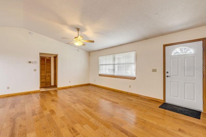 En Venta: $435,000 (3 camas, 2 baños, 1229 Pies cuadrados)