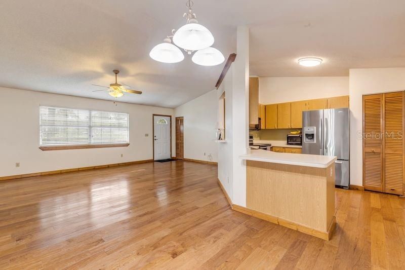 En Venta: $435,000 (3 camas, 2 baños, 1229 Pies cuadrados)