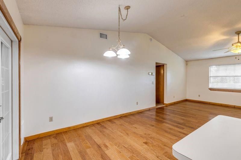 En Venta: $435,000 (3 camas, 2 baños, 1229 Pies cuadrados)