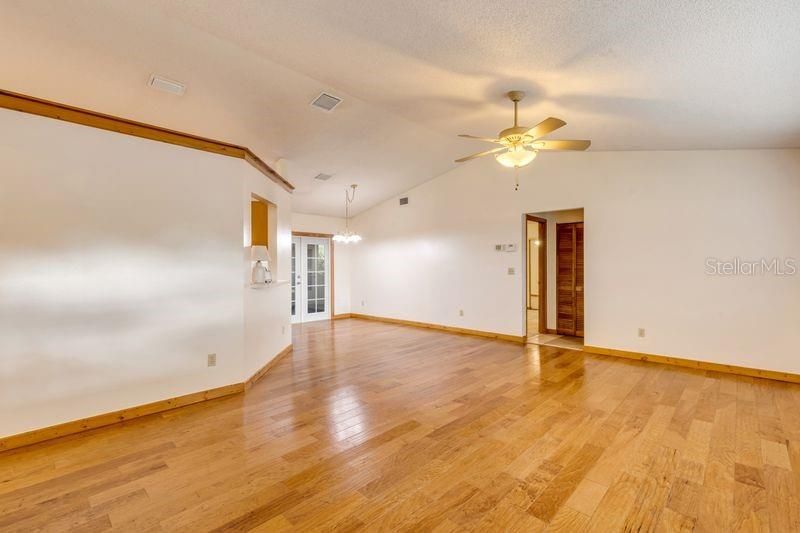 En Venta: $435,000 (3 camas, 2 baños, 1229 Pies cuadrados)