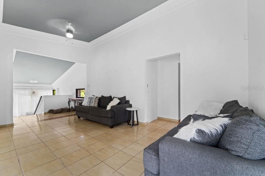 Под контрактом: $1,045,000 (5 спален, 4 ванн, 3075 Квадратных фут)