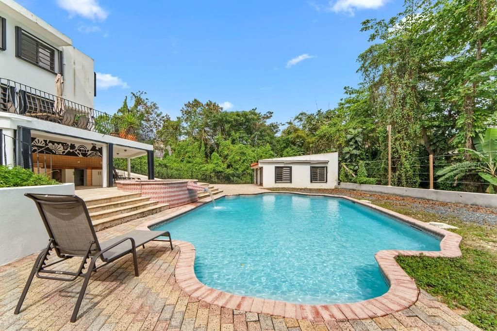 Под контрактом: $1,045,000 (5 спален, 4 ванн, 3075 Квадратных фут)