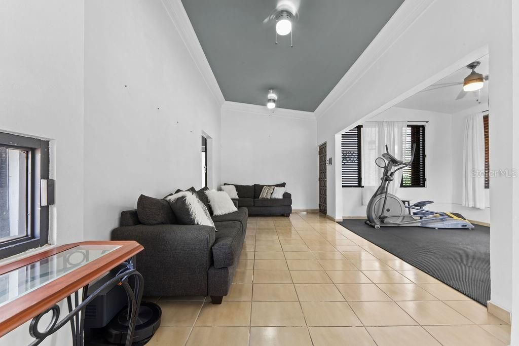 Под контрактом: $1,045,000 (5 спален, 4 ванн, 3075 Квадратных фут)