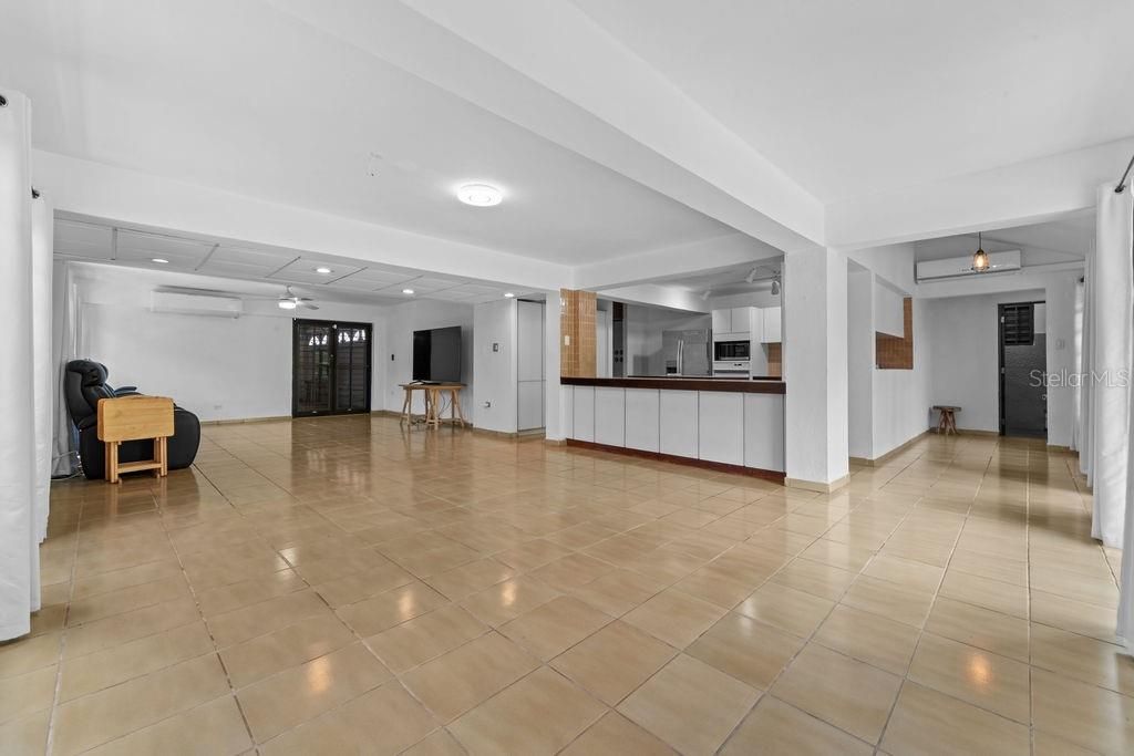 Под контрактом: $1,045,000 (5 спален, 4 ванн, 3075 Квадратных фут)