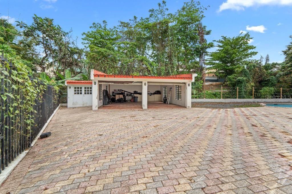 Под контрактом: $1,045,000 (5 спален, 4 ванн, 3075 Квадратных фут)