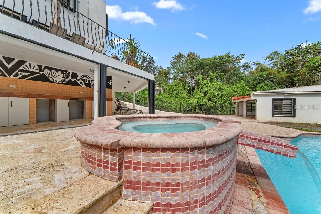 Под контрактом: $1,045,000 (5 спален, 4 ванн, 3075 Квадратных фут)