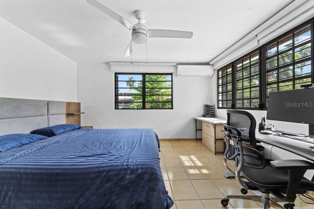 Под контрактом: $1,045,000 (5 спален, 4 ванн, 3075 Квадратных фут)