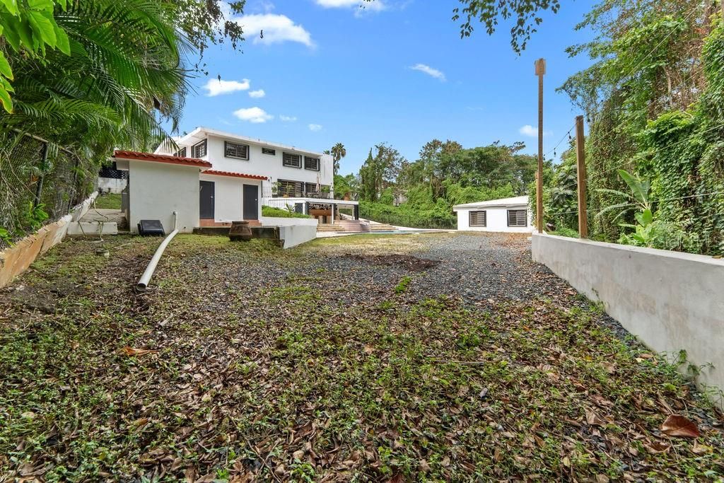 Под контрактом: $1,045,000 (5 спален, 4 ванн, 3075 Квадратных фут)