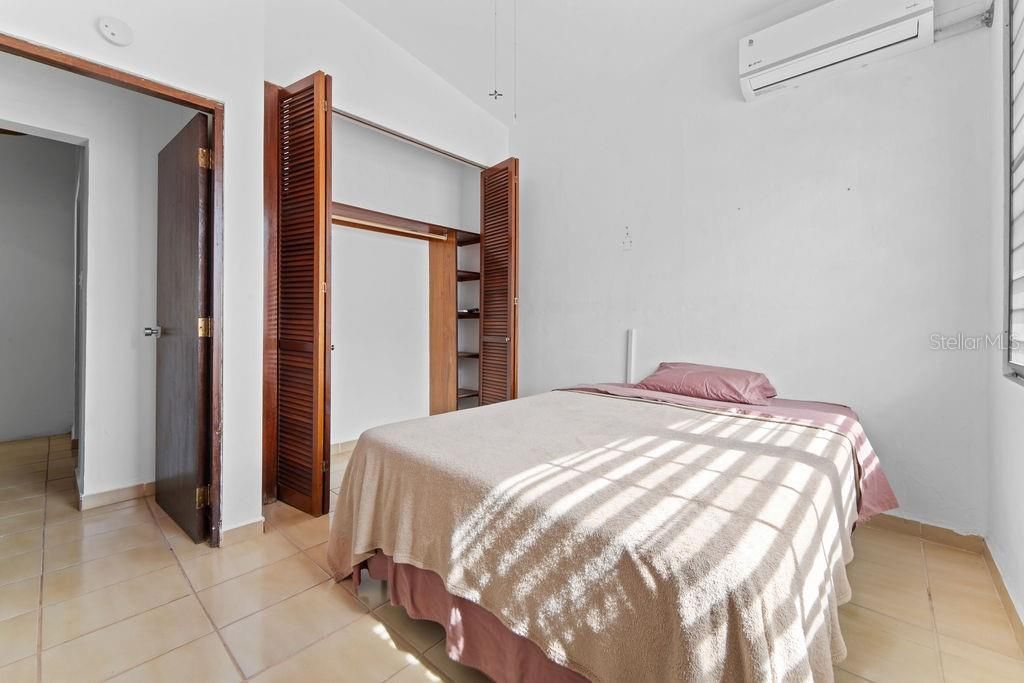 Под контрактом: $1,045,000 (5 спален, 4 ванн, 3075 Квадратных фут)