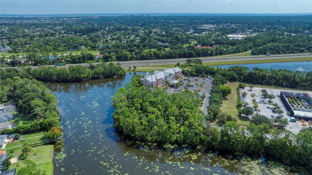 На продажу: $975,000 (1.36 acres)