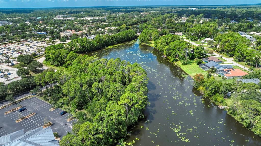 На продажу: $975,000 (1.36 acres)