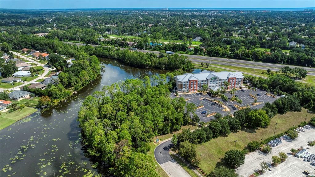 На продажу: $975,000 (1.36 acres)