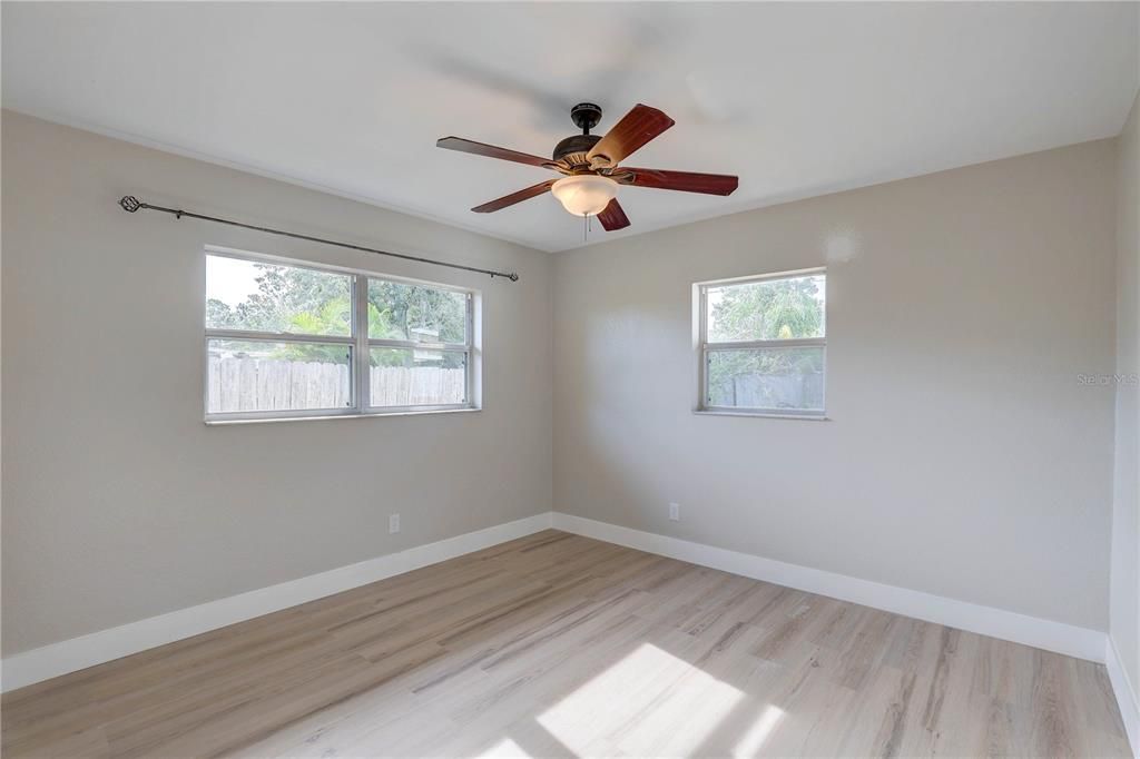 Active With Contract: $250,000 (2 beds, 1 baths, 1183 Square Feet)