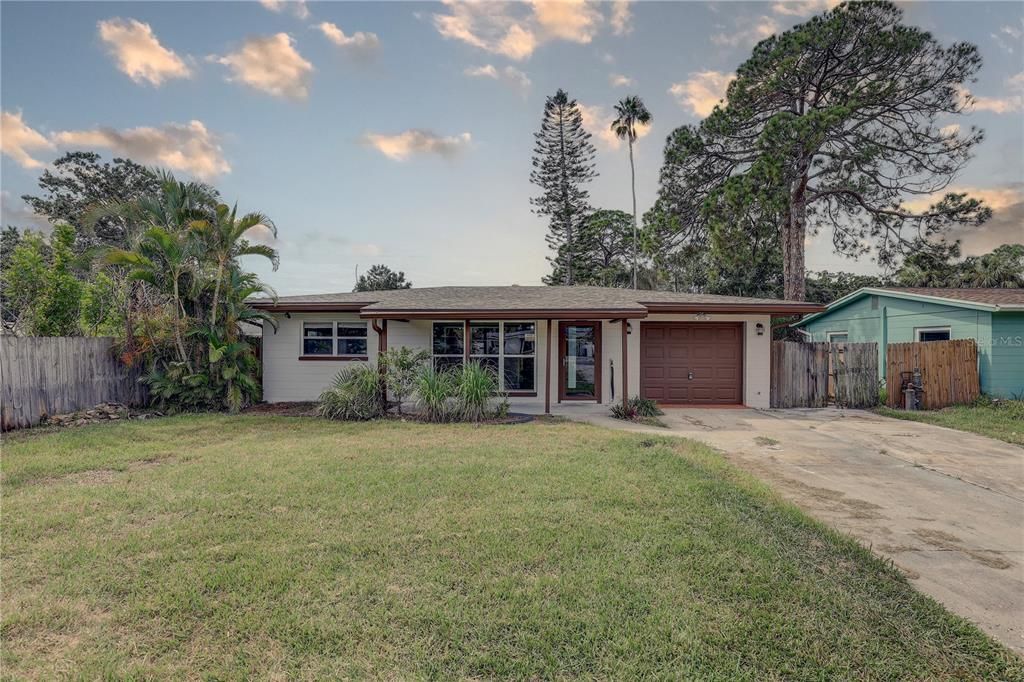 Active With Contract: $250,000 (2 beds, 1 baths, 1183 Square Feet)