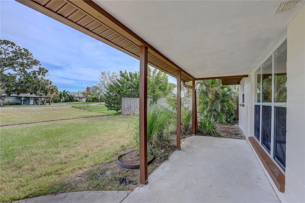 Active With Contract: $250,000 (2 beds, 1 baths, 1183 Square Feet)