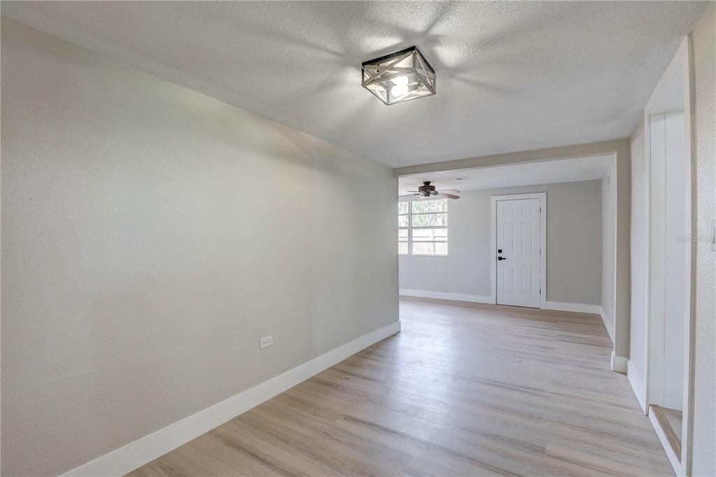 Active With Contract: $250,000 (2 beds, 1 baths, 1183 Square Feet)