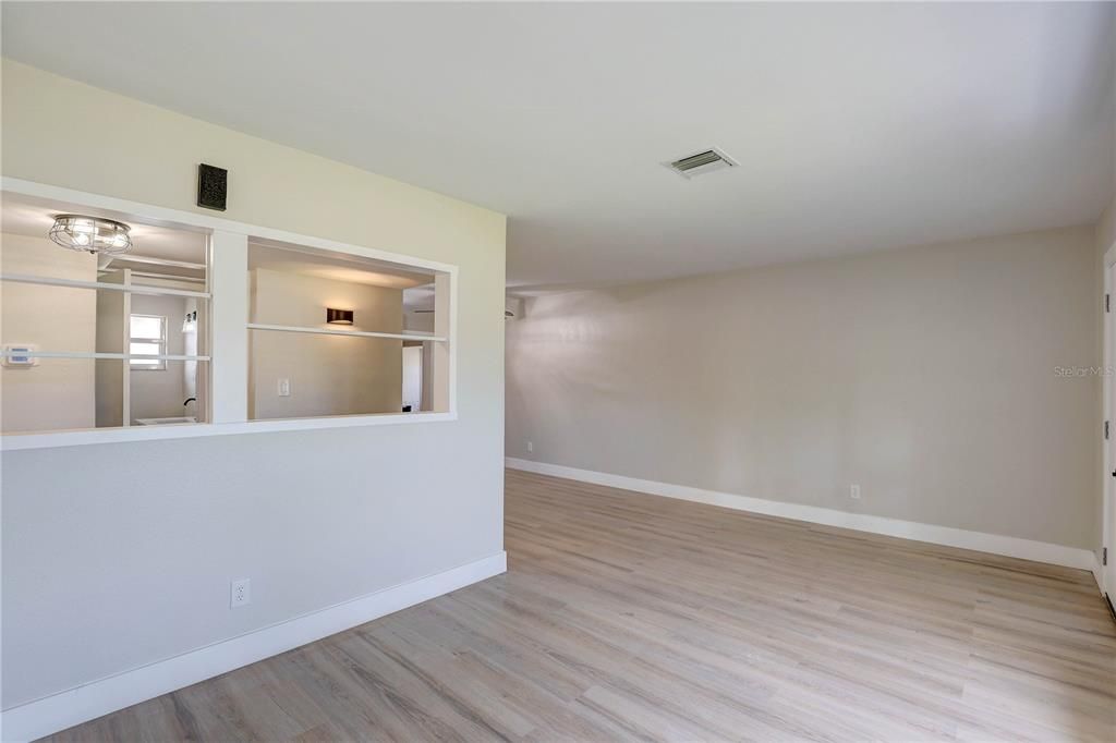 Active With Contract: $250,000 (2 beds, 1 baths, 1183 Square Feet)