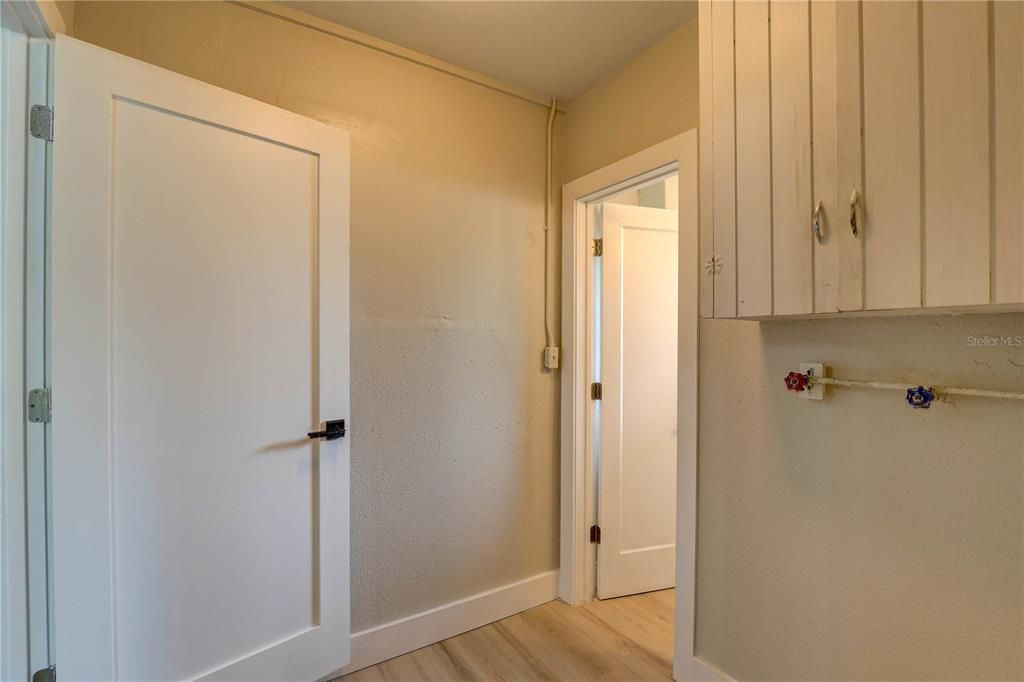 Active With Contract: $250,000 (2 beds, 1 baths, 1183 Square Feet)