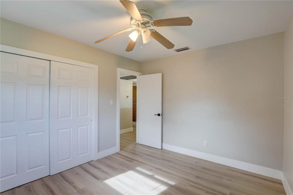Active With Contract: $250,000 (2 beds, 1 baths, 1183 Square Feet)