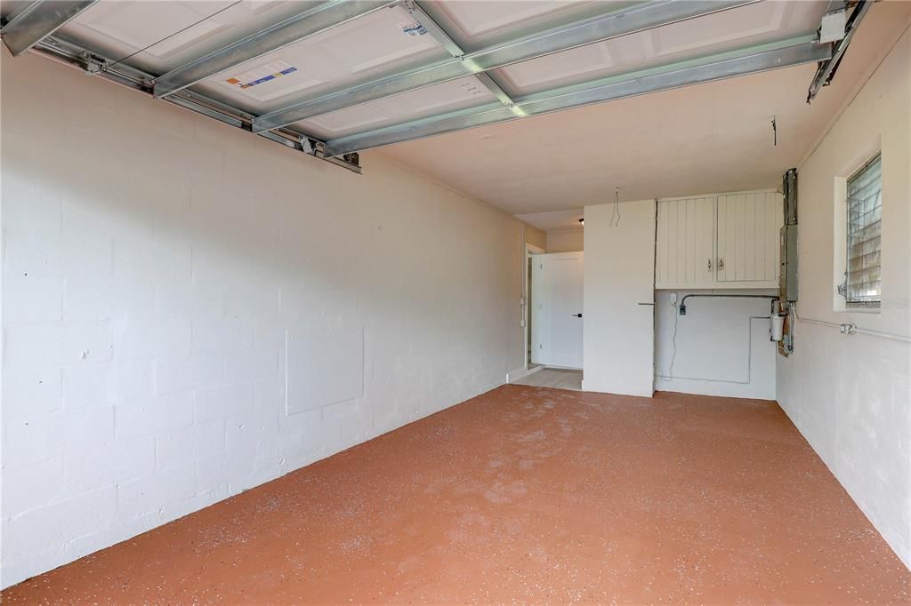 Active With Contract: $250,000 (2 beds, 1 baths, 1183 Square Feet)