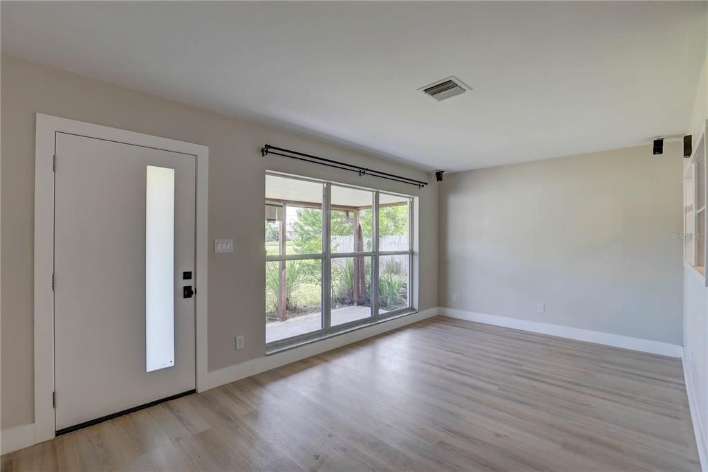 Active With Contract: $250,000 (2 beds, 1 baths, 1183 Square Feet)