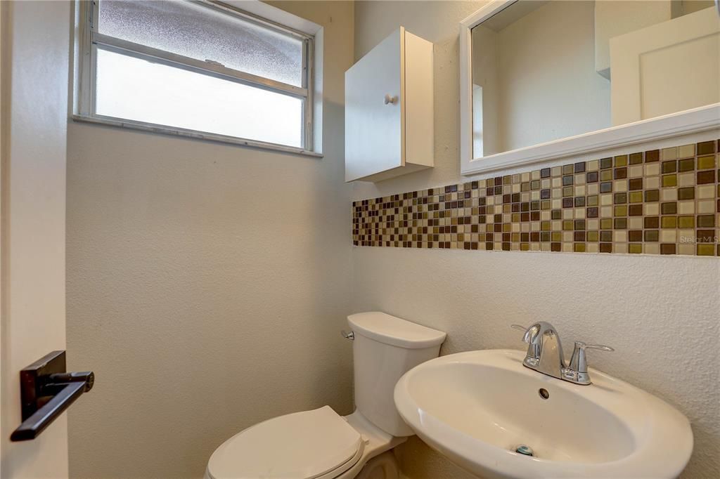 Active With Contract: $250,000 (2 beds, 1 baths, 1183 Square Feet)