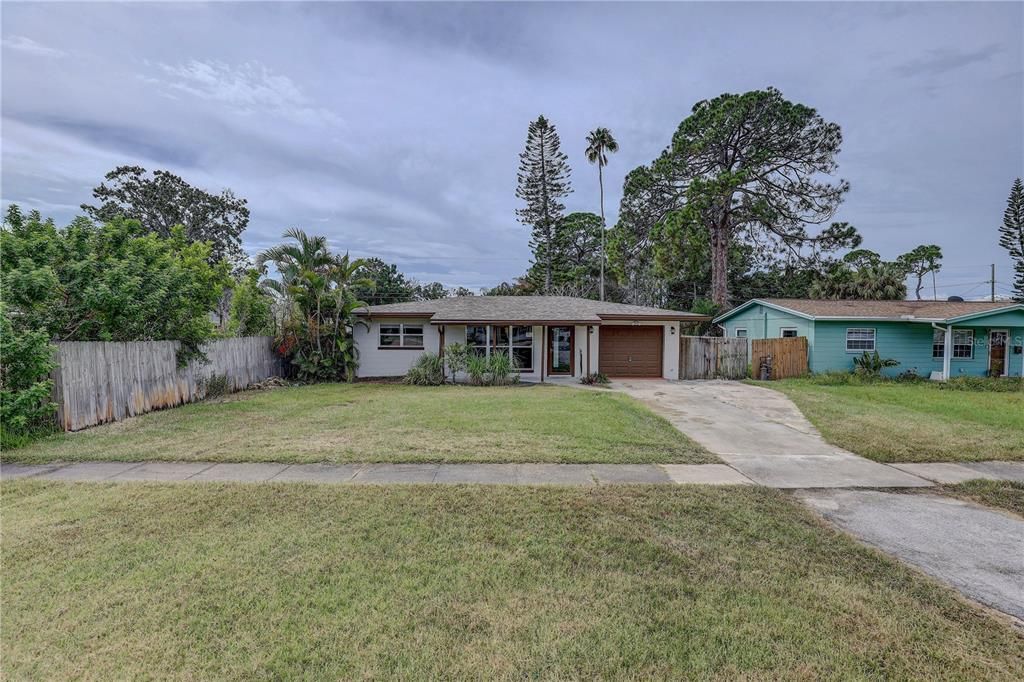 Active With Contract: $250,000 (2 beds, 1 baths, 1183 Square Feet)