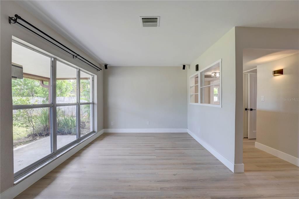 Active With Contract: $250,000 (2 beds, 1 baths, 1183 Square Feet)