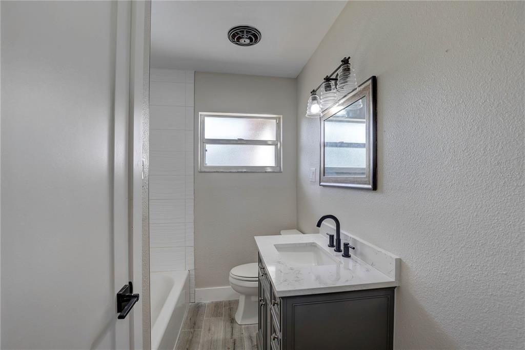 Active With Contract: $250,000 (2 beds, 1 baths, 1183 Square Feet)