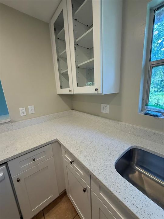 Под контрактом: $2,200 (2 спален, 2 ванн, 864 Квадратных фут)