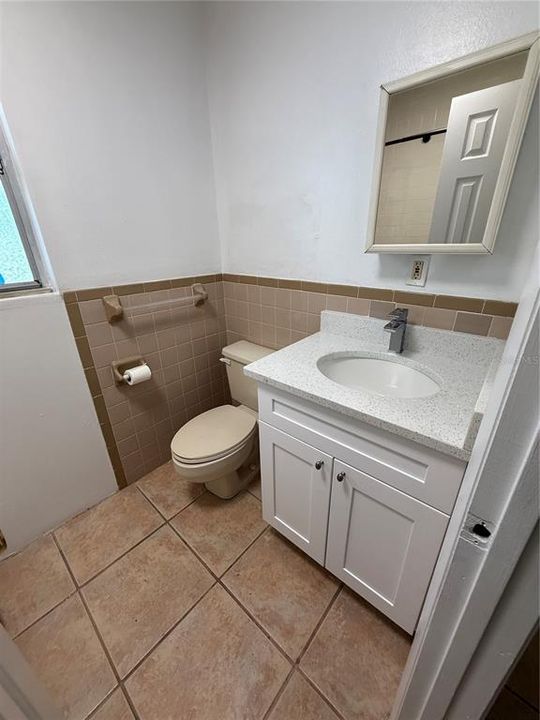 Под контрактом: $2,200 (2 спален, 2 ванн, 864 Квадратных фут)