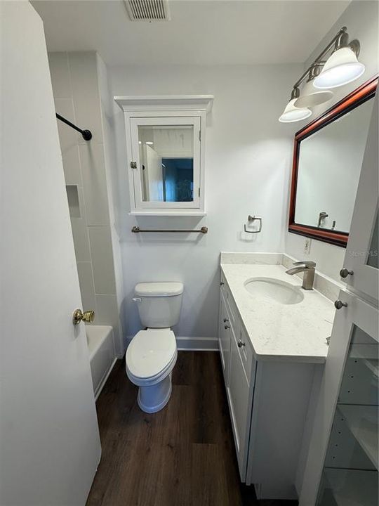 Под контрактом: $2,200 (2 спален, 2 ванн, 864 Квадратных фут)