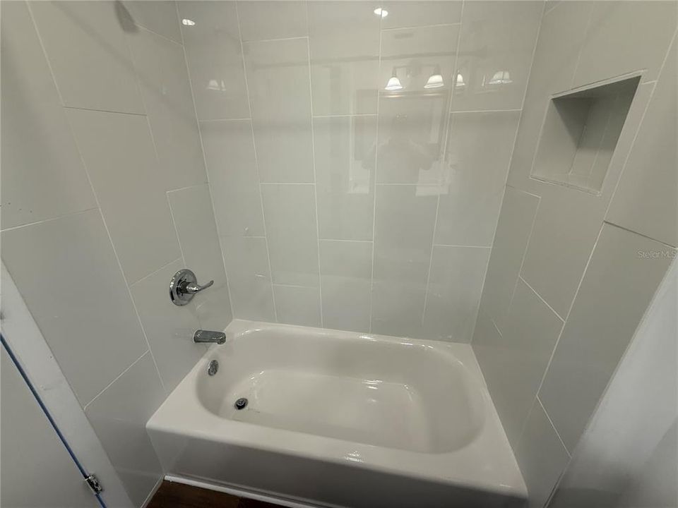 Под контрактом: $2,200 (2 спален, 2 ванн, 864 Квадратных фут)